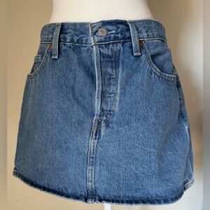 Levi’s Icon Denim Mini Skirt | Medium Wash | Size 29